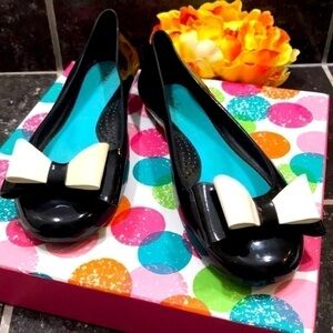 Vintage 90s Oka Black Rubber Flats with B&W Bow Tie 💦Waterproof  Size 6